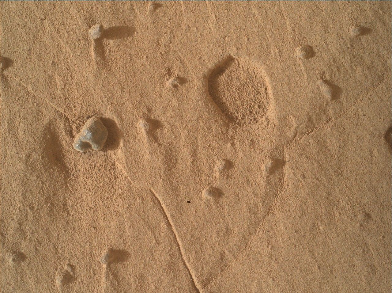 Curiosity Blog, Sols 4988-4994: More New Tricks for an Old Dog