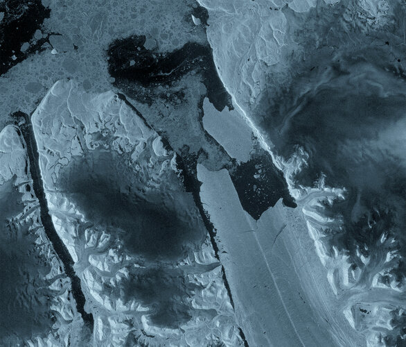 Sentinel-1 captures major ice loss from Greenland glacier